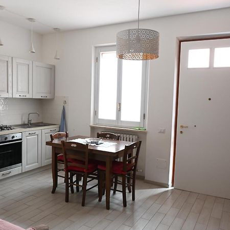 N080 - Numana, Bilocale Con Terrazzo In Centro Lägenhet Sirolo Exteriör bild